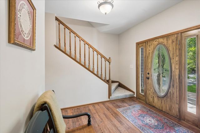 300 White Tail Lane, Ingleside, IL 60041