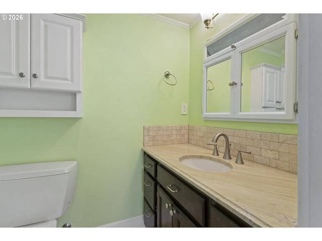 778 E LINCOLN St, Woodburn, OR 97071