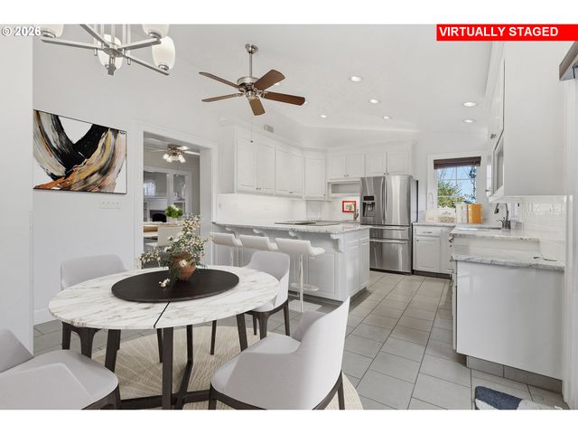 778 E LINCOLN St, Woodburn, OR 97071