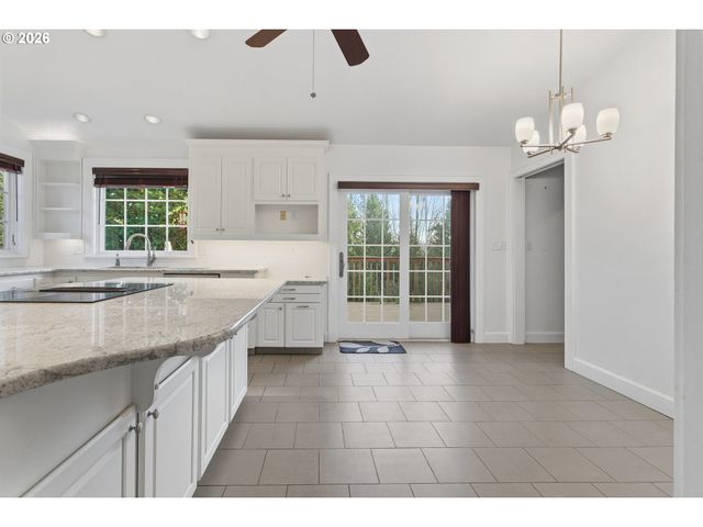 778 E LINCOLN St, Woodburn, OR 97071