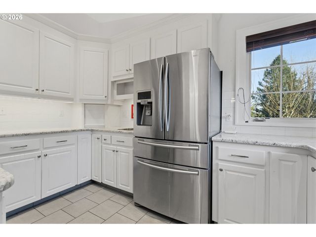 778 E LINCOLN St, Woodburn, OR 97071