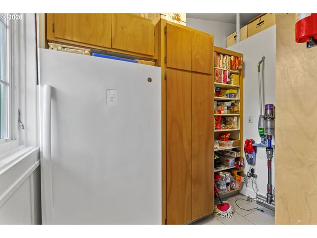 778 E LINCOLN St, Woodburn, OR 97071