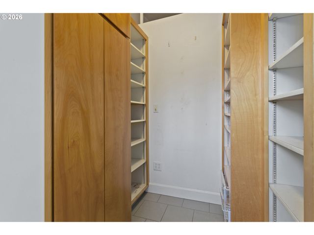 778 E LINCOLN St, Woodburn, OR 97071