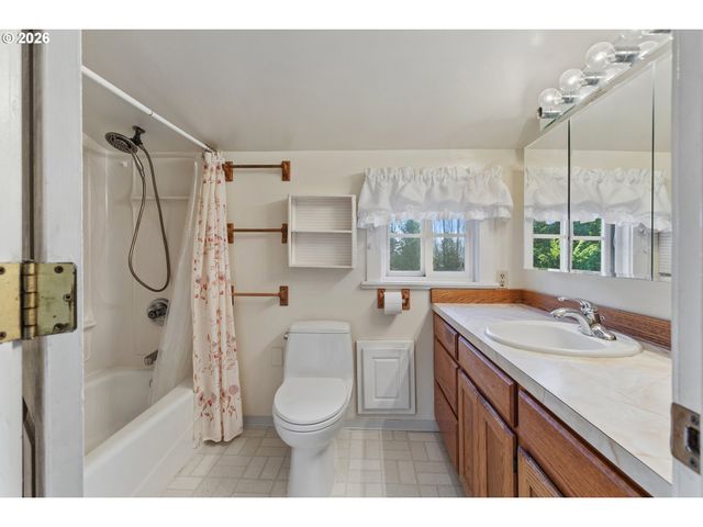 778 E LINCOLN St, Woodburn, OR 97071