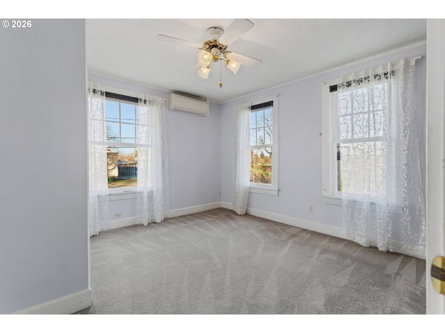 778 E LINCOLN St, Woodburn, OR 97071