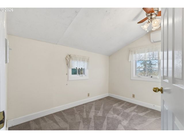 778 E LINCOLN St, Woodburn, OR 97071