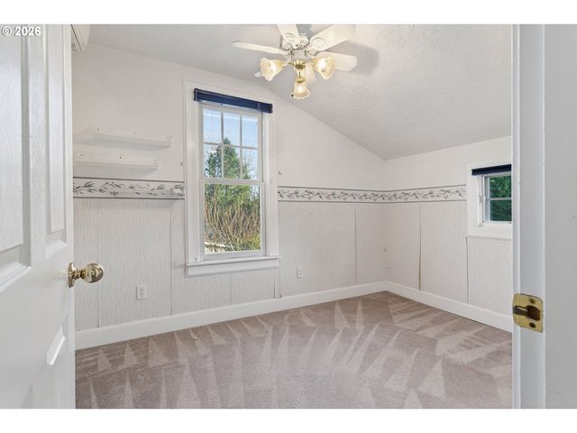 778 E LINCOLN St, Woodburn, OR 97071