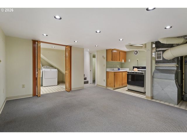 778 E LINCOLN St, Woodburn, OR 97071