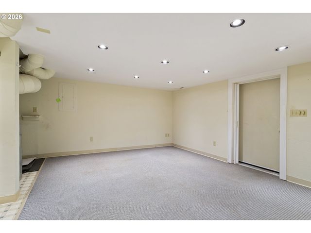 778 E LINCOLN St, Woodburn, OR 97071