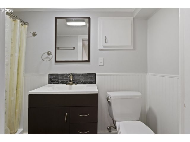 778 E LINCOLN St, Woodburn, OR 97071