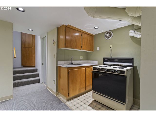 778 E LINCOLN St, Woodburn, OR 97071