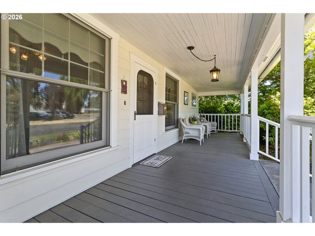 778 E LINCOLN St, Woodburn, OR 97071