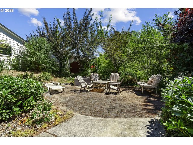 778 E LINCOLN St, Woodburn, OR 97071