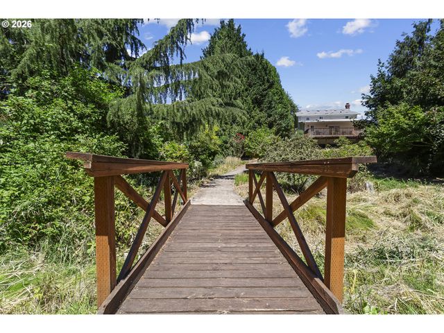 778 E LINCOLN St, Woodburn, OR 97071