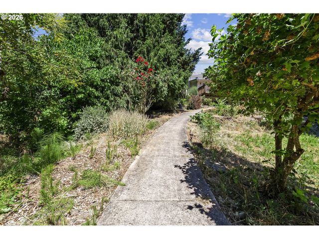 778 E LINCOLN St, Woodburn, OR 97071