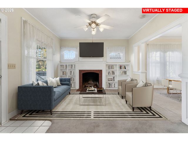 778 E LINCOLN St, Woodburn, OR 97071