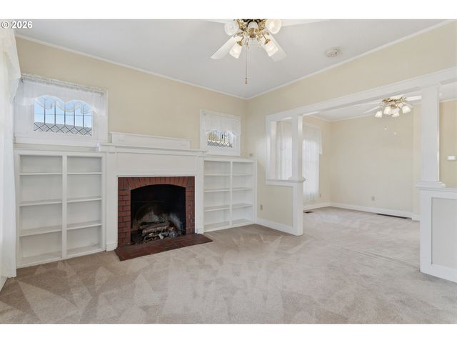 778 E LINCOLN St, Woodburn, OR 97071