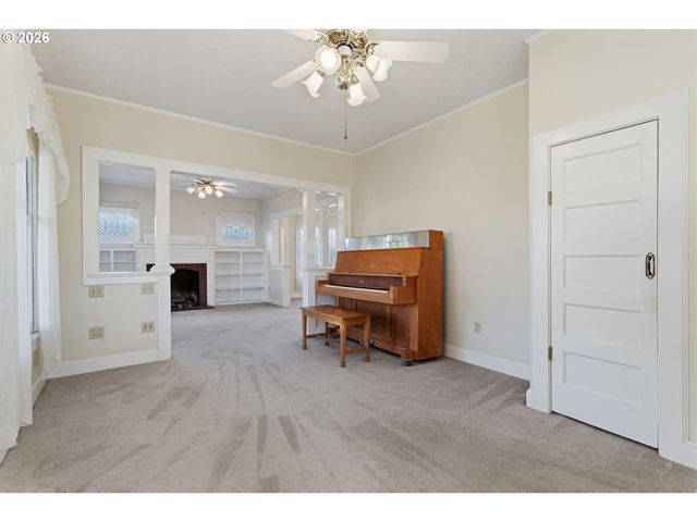 778 E LINCOLN St, Woodburn, OR 97071