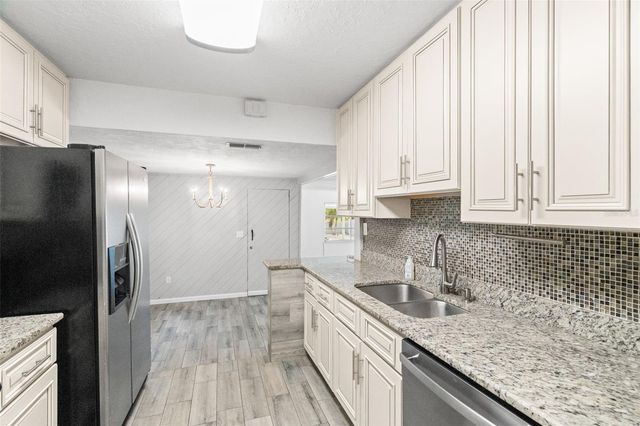 5555 13TH STREET N, St Petersburg, FL 33703