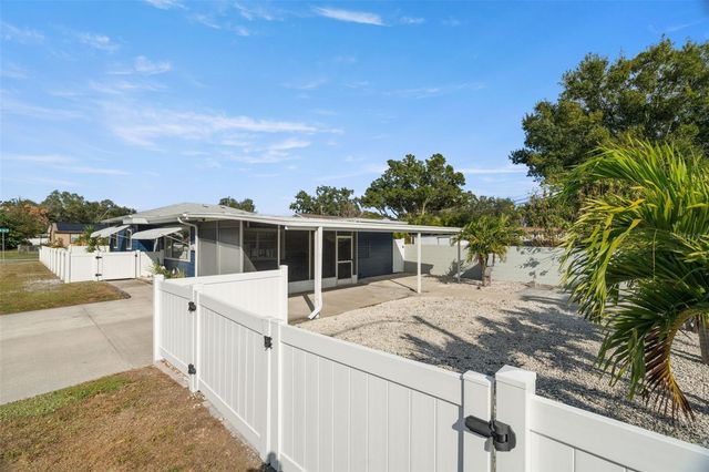 5555 13TH STREET N, St Petersburg, FL 33703