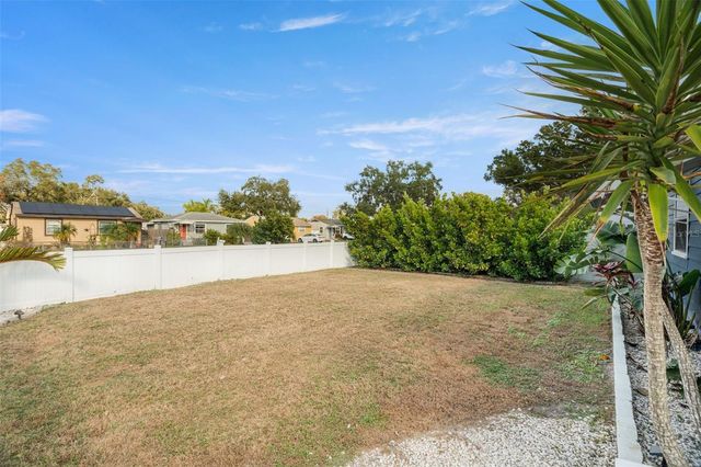 5555 13TH STREET N, St Petersburg, FL 33703