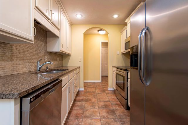 5306 N 12th Avenue, Ozark, MO 65721