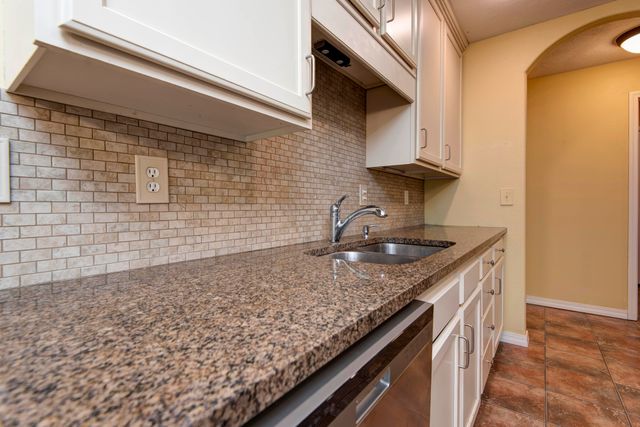 5306 N 12th Avenue, Ozark, MO 65721