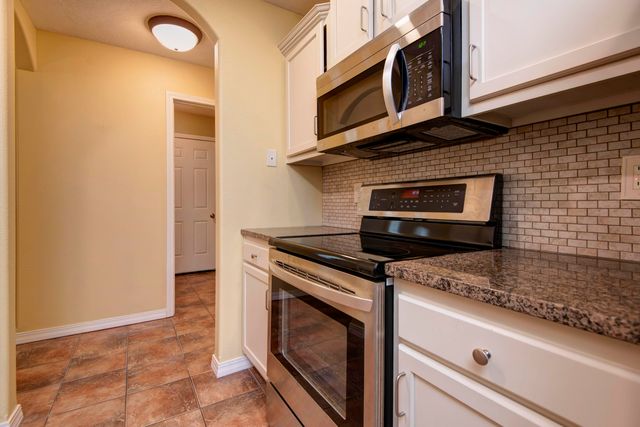 5306 N 12th Avenue, Ozark, MO 65721