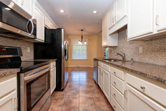 5306 N 12th Avenue, Ozark, MO 65721