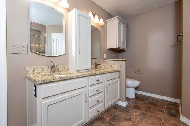 5306 N 12th Avenue, Ozark, MO 65721
