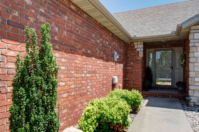 5306 N 12th Avenue, Ozark, MO 65721