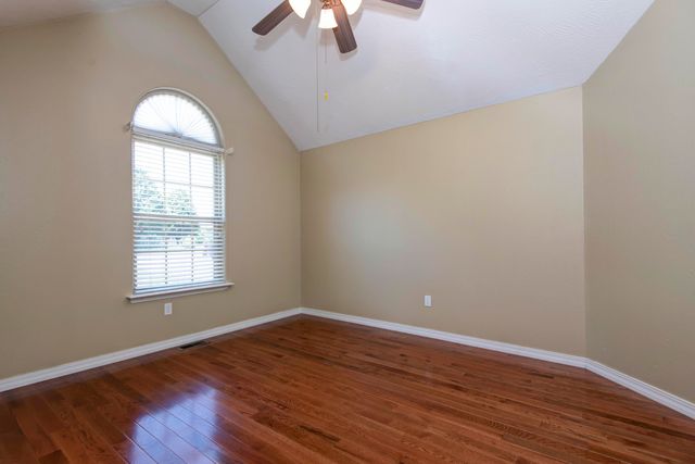 5306 N 12th Avenue, Ozark, MO 65721
