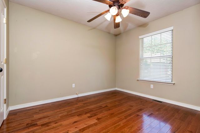 5306 N 12th Avenue, Ozark, MO 65721