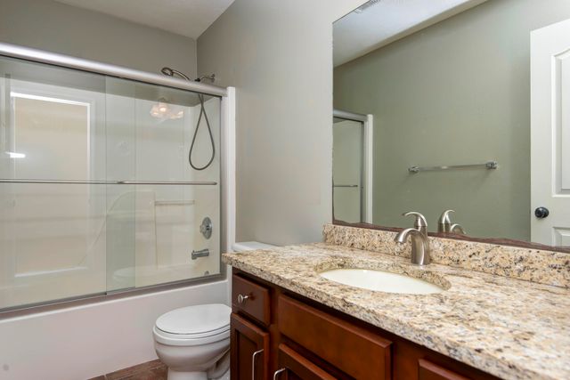 5306 N 12th Avenue, Ozark, MO 65721