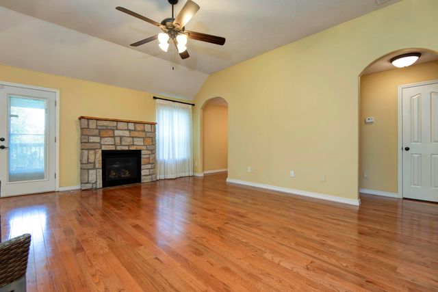 5306 N 12th Avenue, Ozark, MO 65721