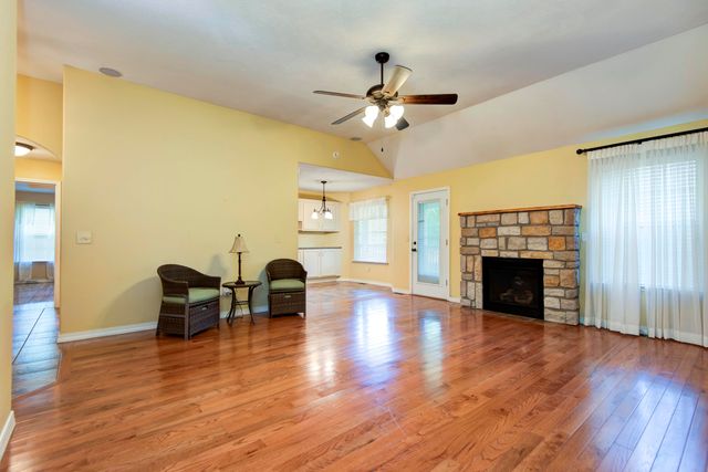 5306 N 12th Avenue, Ozark, MO 65721