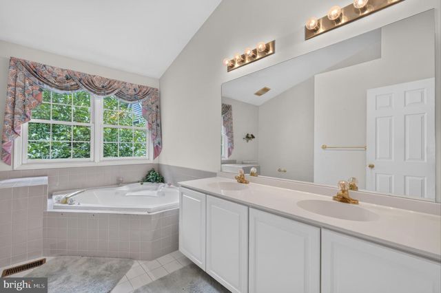 424 BUTTONWOOD RD, Landenberg, PA 19350