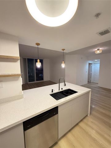 275 NE 18th St 910, Miami, FL 33132