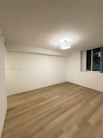 275 NE 18th St 910, Miami, FL 33132