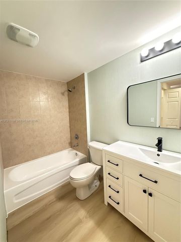 275 NE 18th St 910, Miami, FL 33132