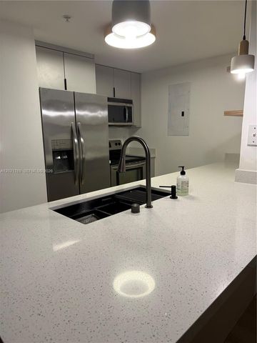 275 NE 18th St 910, Miami, FL 33132