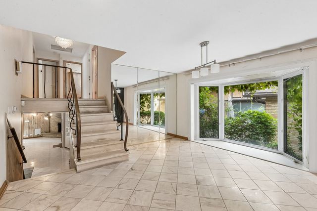 6936 N Kostner Avenue, Lincolnwood, IL 60712