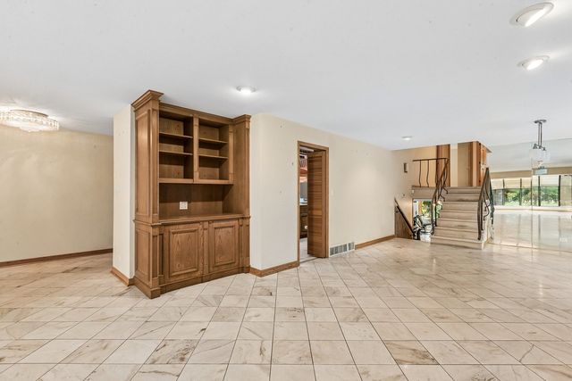 6936 N Kostner Avenue, Lincolnwood, IL 60712