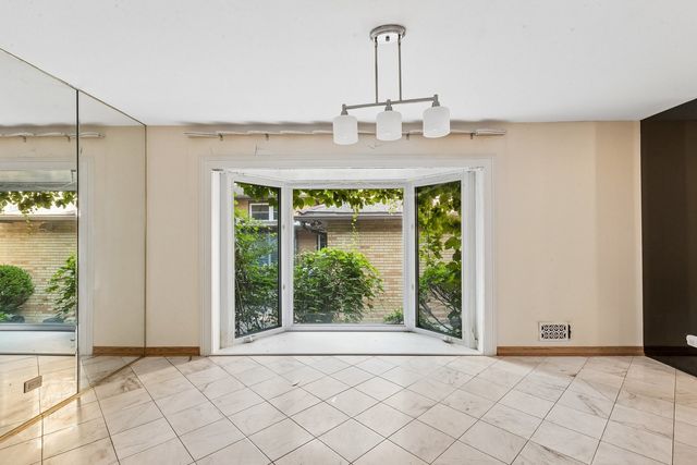 6936 N Kostner Avenue, Lincolnwood, IL 60712