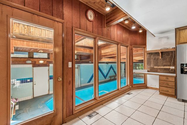 6936 N Kostner Avenue, Lincolnwood, IL 60712