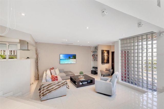 2008 ESPAÑA STREET, San Juan, PR 00911