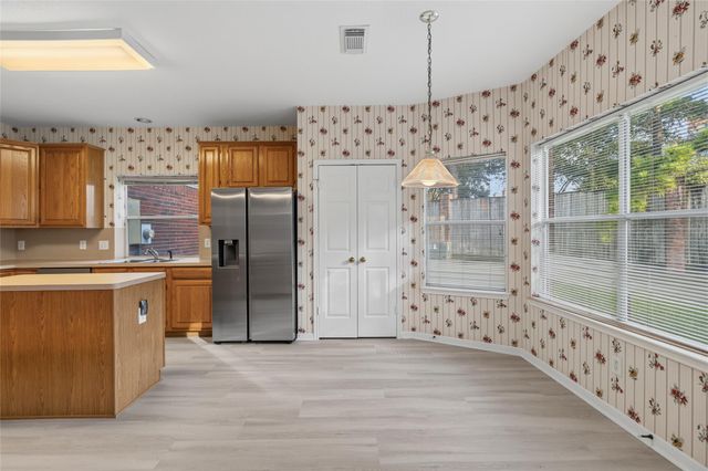 15819 Cutten Road, Houston, TX 77070