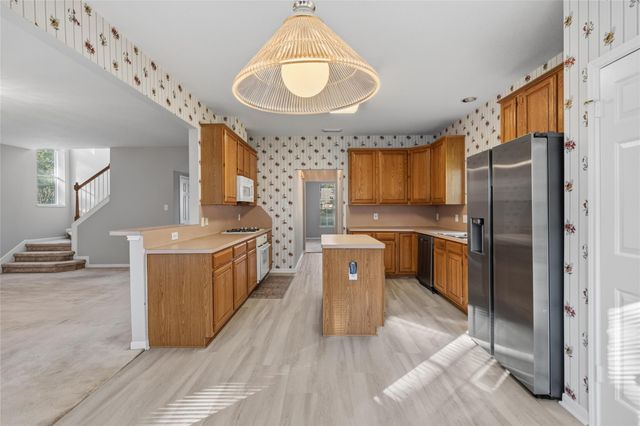 15819 Cutten Road, Houston, TX 77070