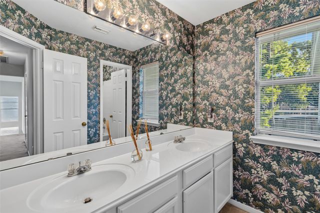 15819 Cutten Road, Houston, TX 77070