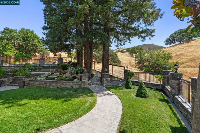 1883 Piedras Cir, Alamo, CA 94507